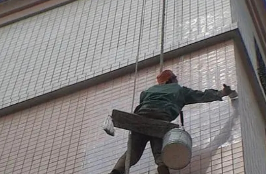 市中卫生间漏水维修公司分享下市中外墙防水的必要性。