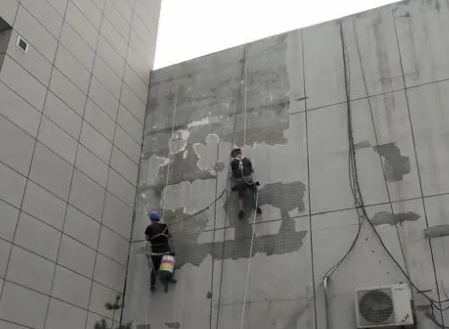 市中楼顶漏水维修公司分享下市中外墙防水的注意事项